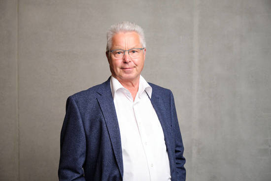 Peter Schweikert